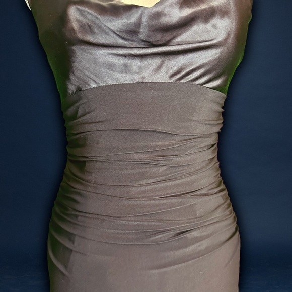 NWT Laundry By Shelli Segal Black Silk Ruched Bodice Halterneck Gown Size 4P - Picture 7 of 15